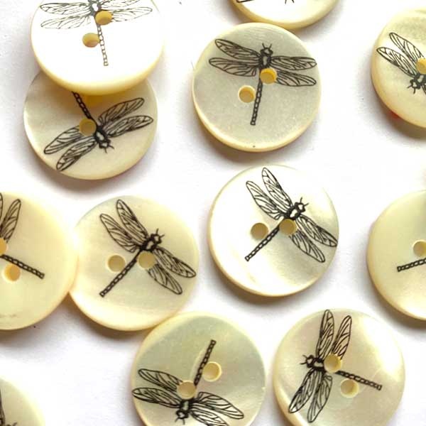 Textile Garden TGB2081 Off White Shell With Black Dragonfly 18mm