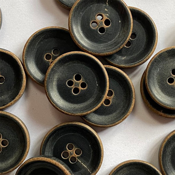 TGB5392 Black Horn Burnt Edge Sewing Buttons – 22mm