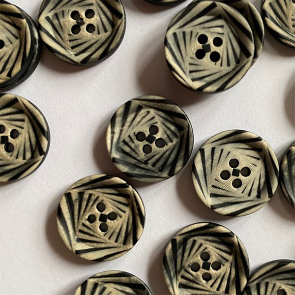 Textile Garden TGB5607 Black Horn Button With Leaf Design 15mm