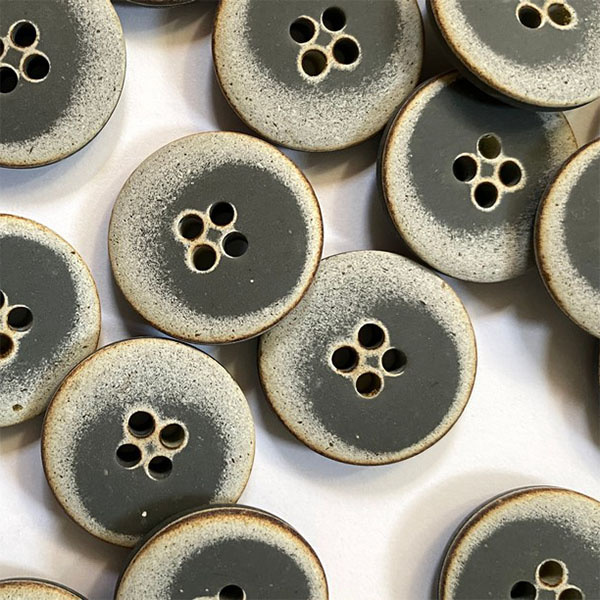 TGB5142 Recycled Grey Horn Sewing Buttons - 20mm