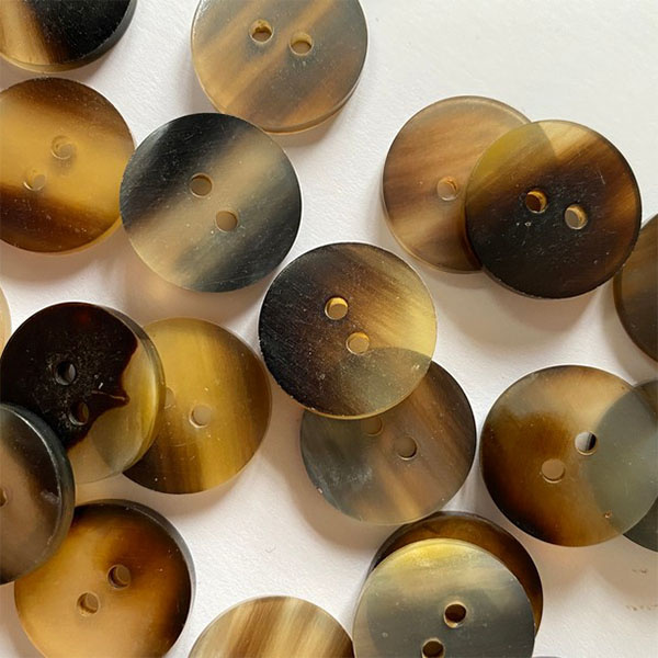 TGB5659 Natural Horn Sewing Buttons - 18mm