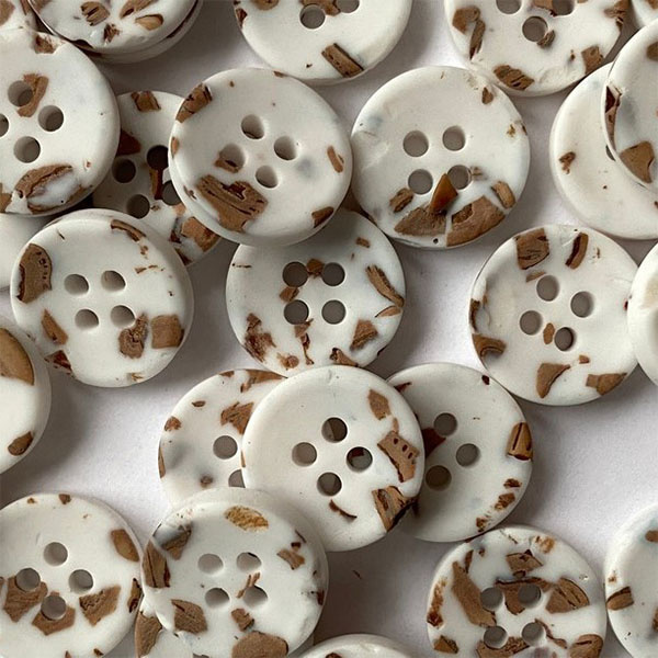 TGB5385 White Recycled Polyester Sewing Buttons - 15mm