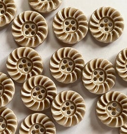 TGB5683 Beige Flower Sewing Buttons - 15mm