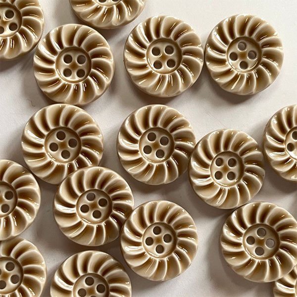 Textile Garden TGB5683 Beige Flower Sewing Buttons - 15mm