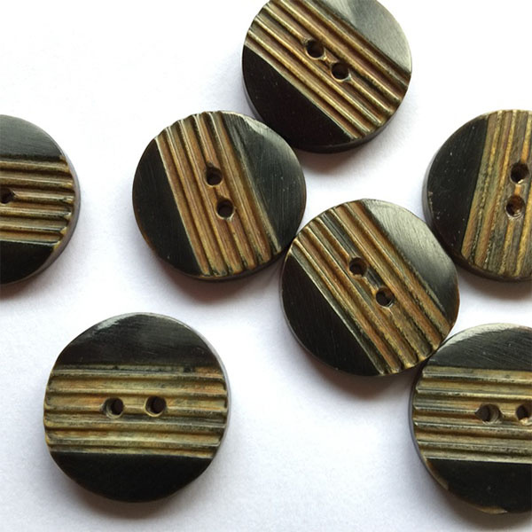 TGB2973 Black Horn Serrated Center Sewing Buttons - 25mm