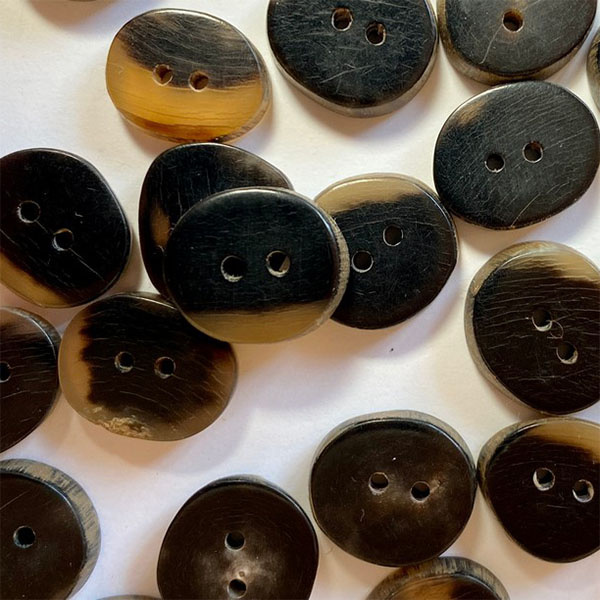 TGB4537 Polished Horn Sewing Buttons - 15mm