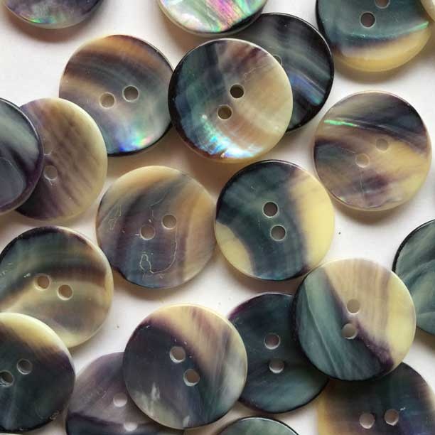 TGB4276 Mussel Shell Sewing Buttons - 15mm