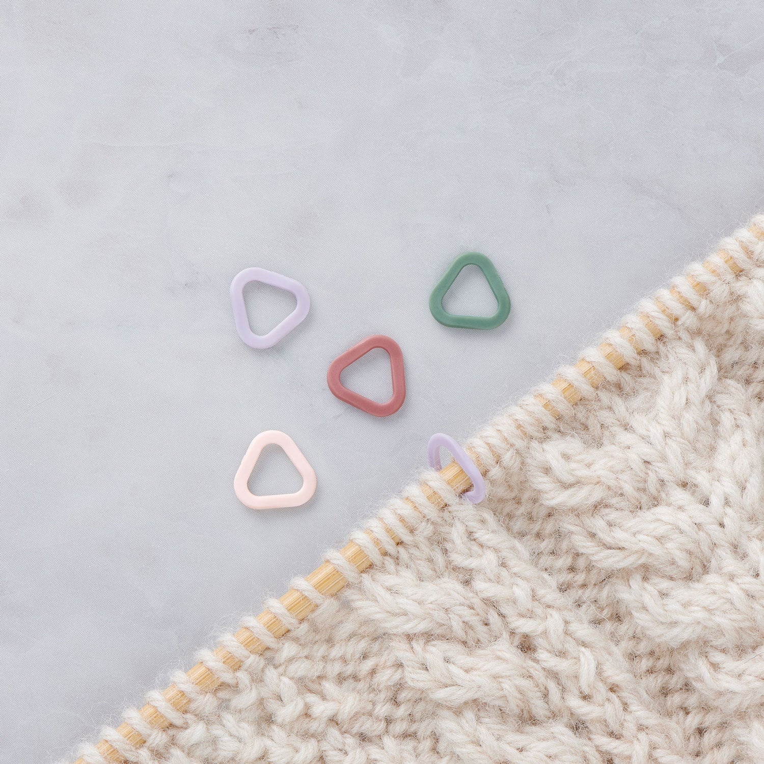 Clover Clover 3192 Soft Triangle Stitch Marker Small