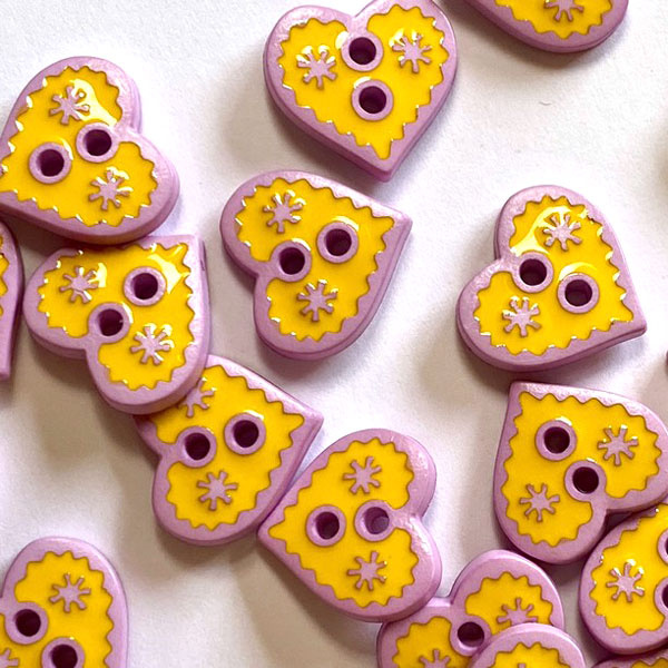 TGB5803 Mauve Lilac Heart Sewing Buttons - 12mm
