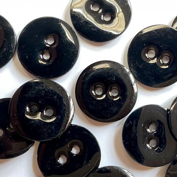 Textile Garden TGB5813 Opaque Black Resin On Shell Button 18mm