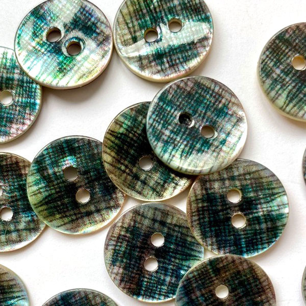 Textile Garden TGB5778 Green Shell Sketch Pattern Button 15mm