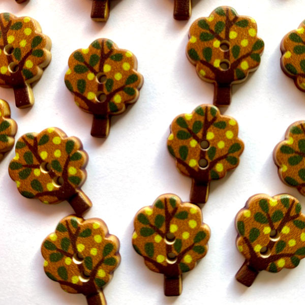 TGB4526 Trees With Leaves Sewing Buttons - 18mm