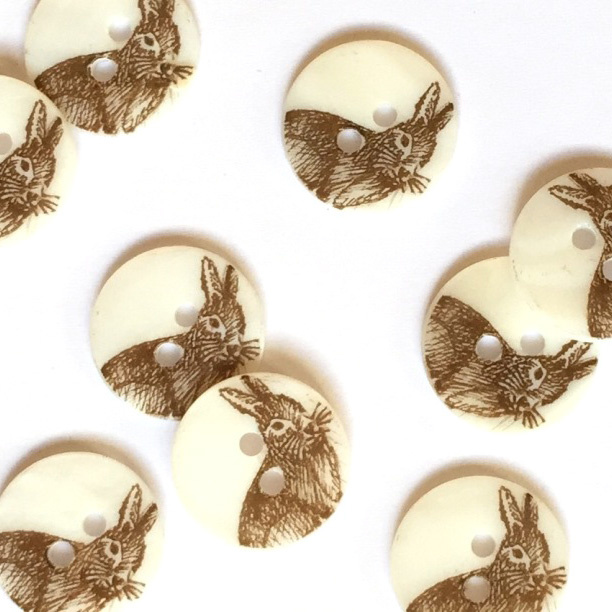 TGB2194 Shell Brown Rabbit Sewing Buttons - 15mm