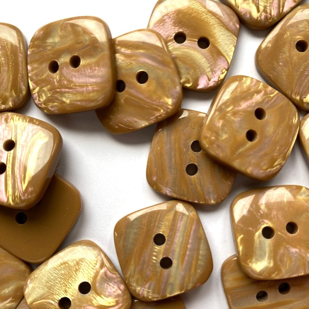 TGB5890 Square Pearly Beige Resin Sewing Buttons – 20mm