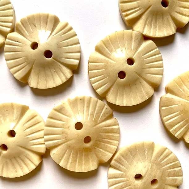 Textile Garden TGB5950 Cream Bone Flower Button - 25mm