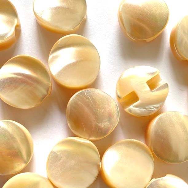 Textile Garden TGB5718 Apricot Trocar Shell Sewing Buttons - 15mm