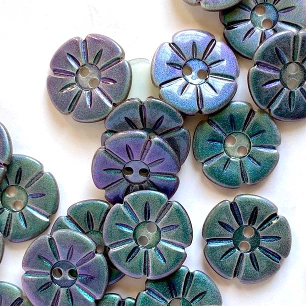 Textile Garden TGB5966 Blue Green Shell Flower Sewing Buttons - 15mm