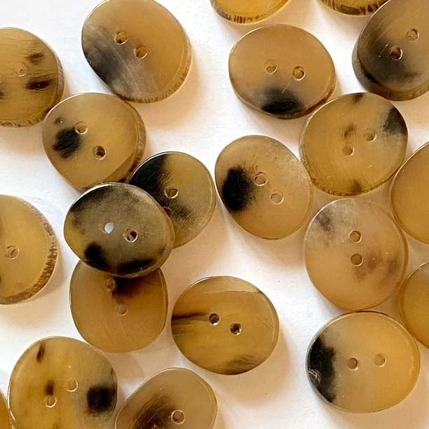 Textile Garden TGB4538 Pale Mixed Horn Sewing Buttons - 15mm