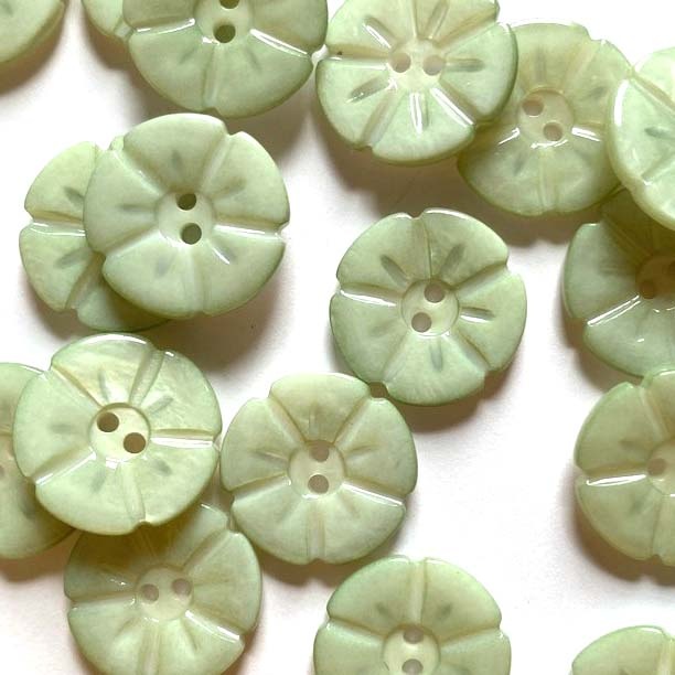 Textile Garden TGB5968 Pale Green Shell Flower Sewing Buttons - 15mm