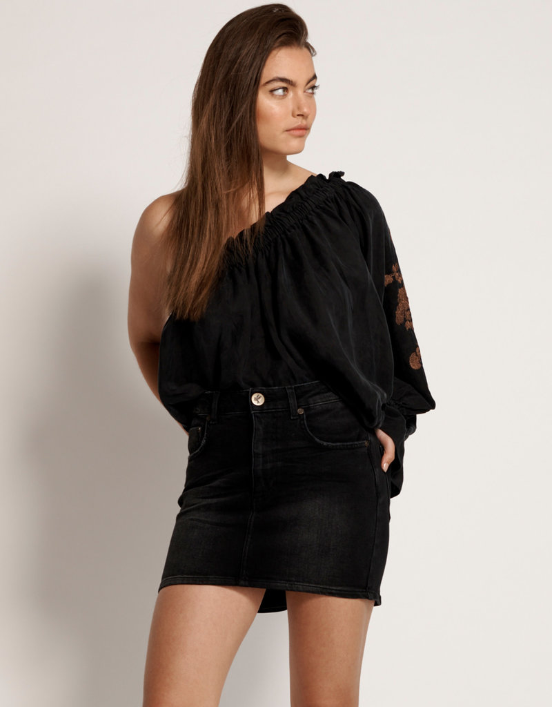 stretch mini denim skirt