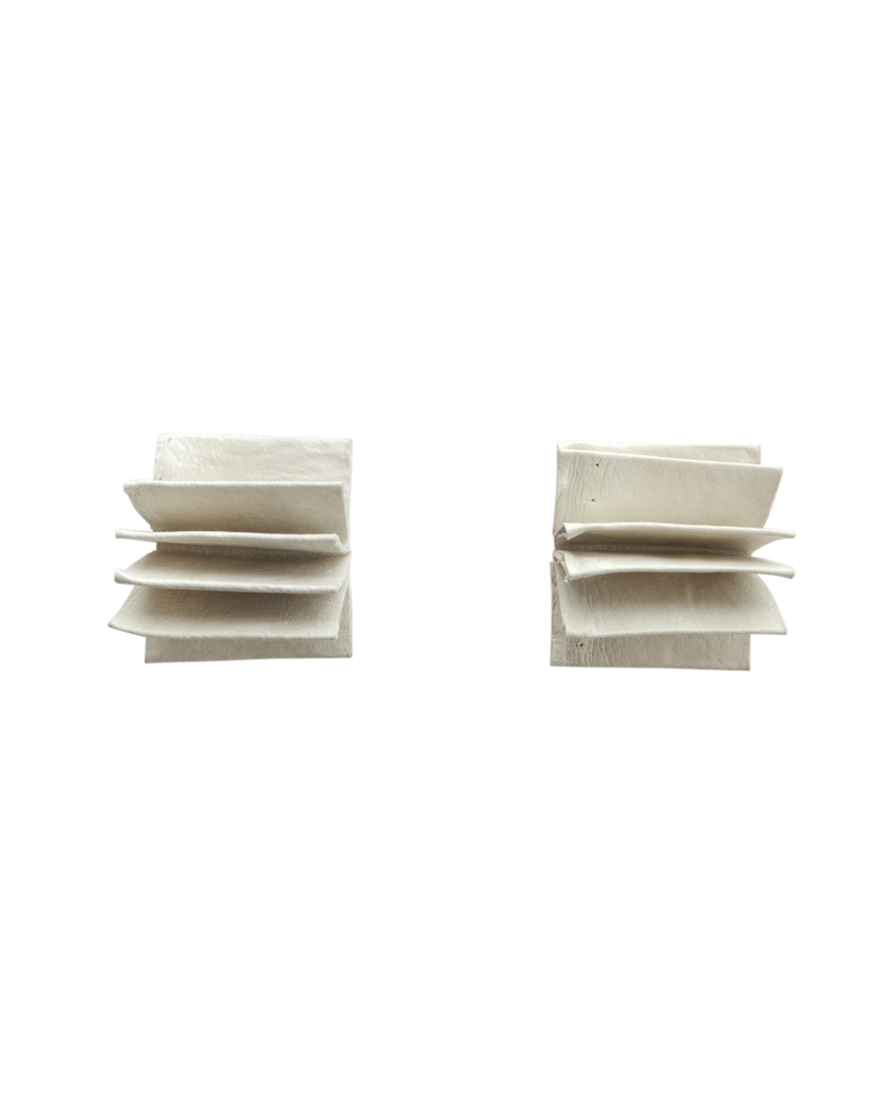 Marija Bajovska Pleat simple stud E