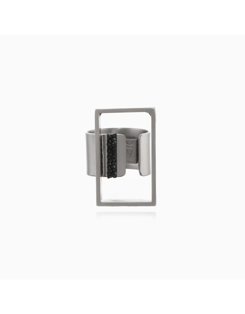 Katerina Vassou LINEAR FRAMES R