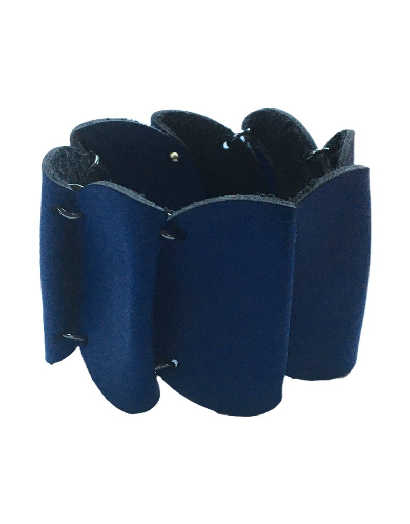 Character Jewels Folded loops B