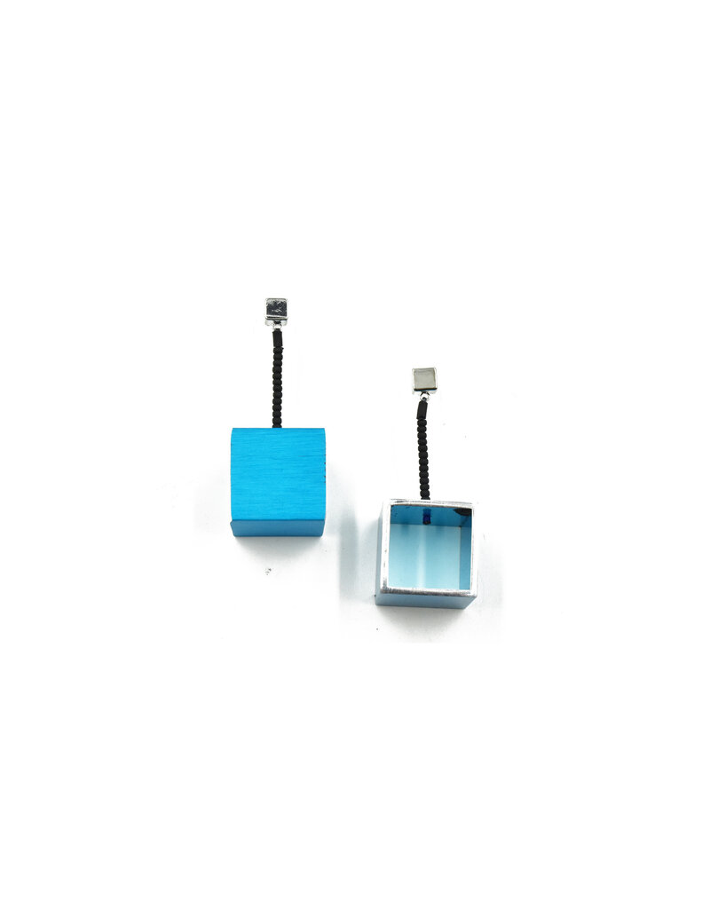 Christina Brampti Alumin cube drop E