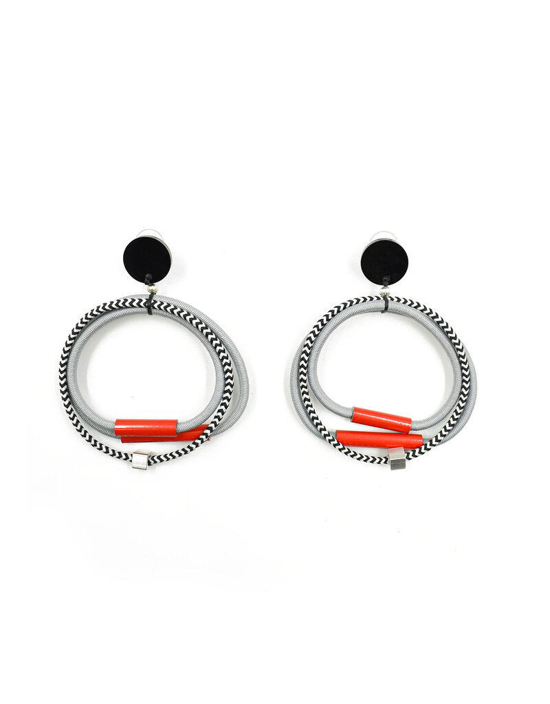 Christina Brampti Loop aluminium tube cube E