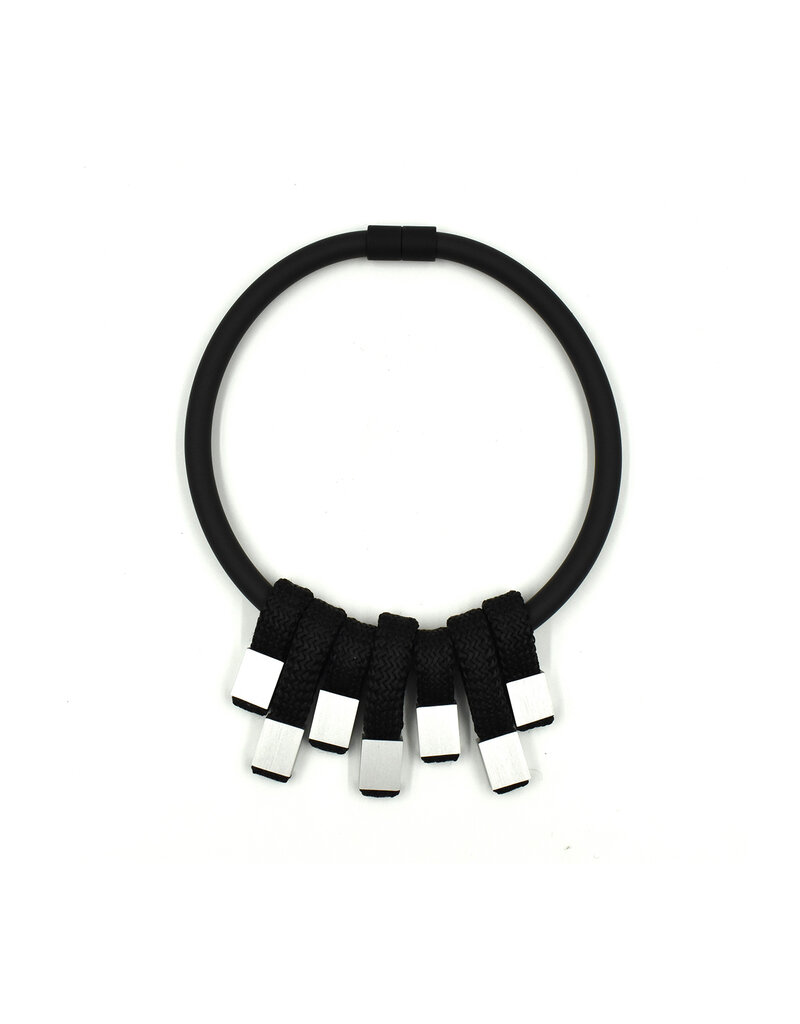 Christina Brampti Flat cord square bead N