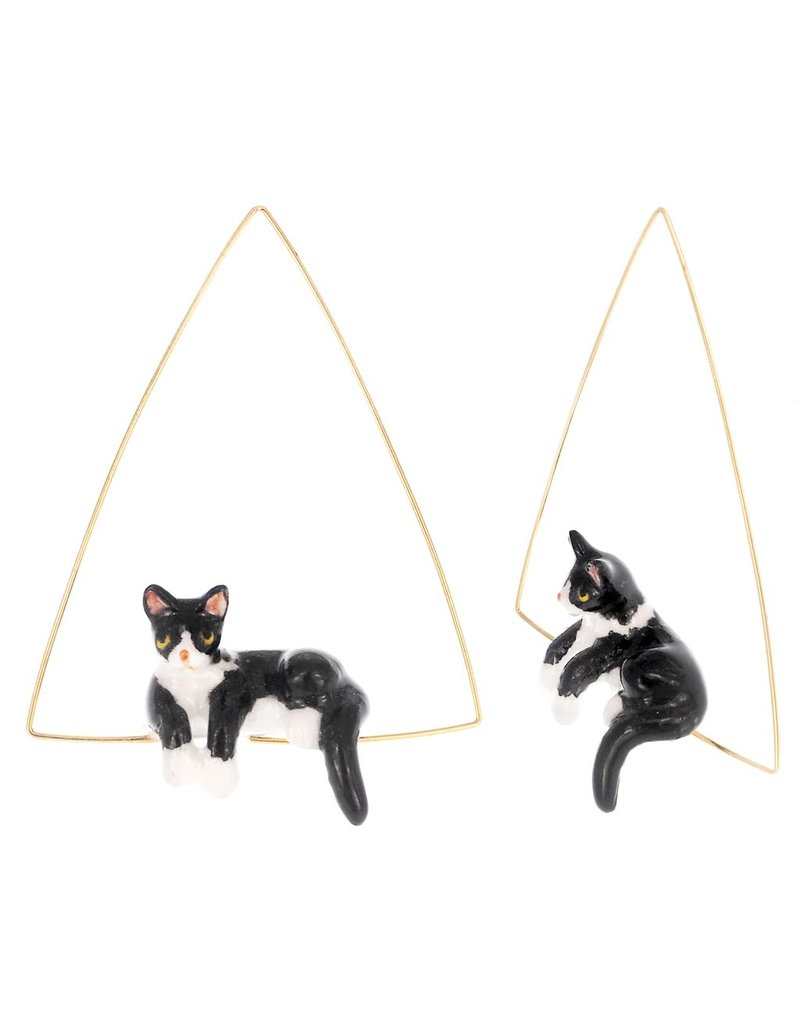 Nach Lying BW cat triangle hoop E