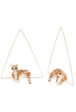 Nach Lying ginger cat traingle E