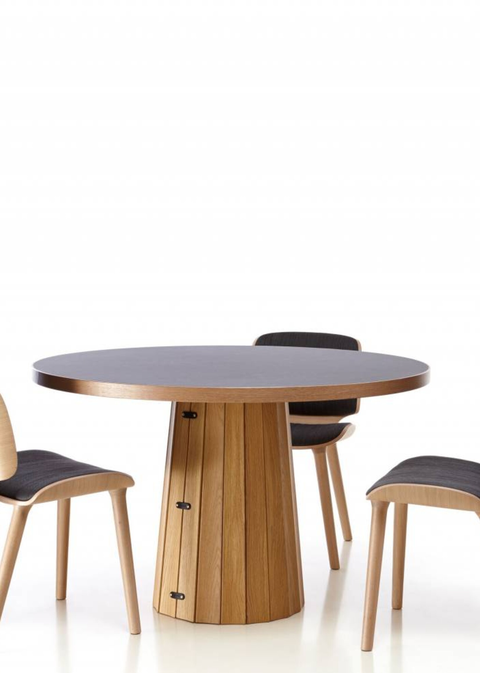 Moooi Mobilier Nut Dining Chair