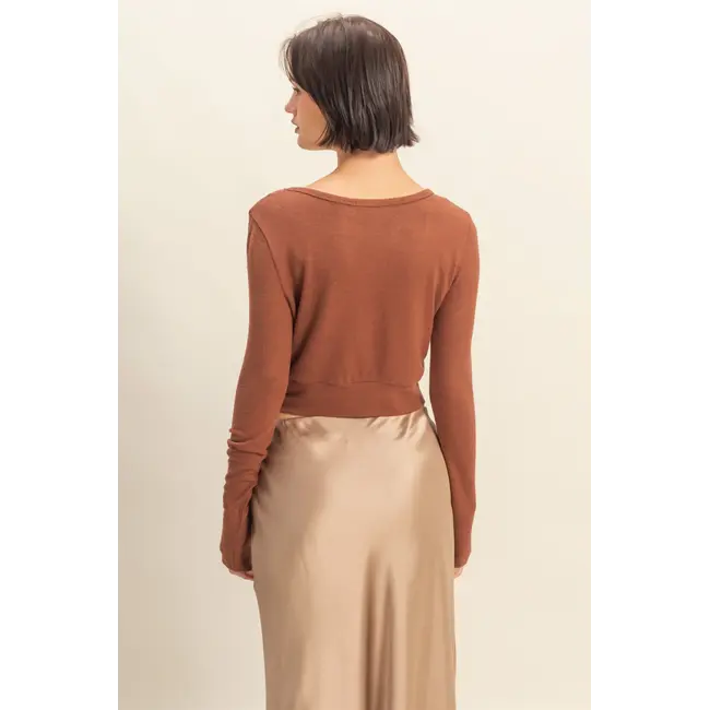 Double Zero Double Zero Cropped V-Neck Long Sleeve Top (DZ25E544)