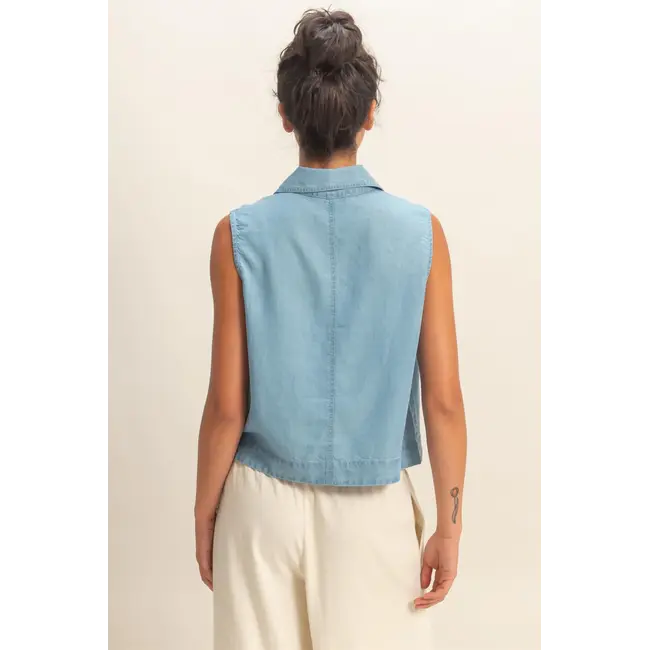 Double Zero Sleeveless Button-Up Top (DZ26C351)