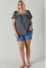 Davi & Dani PLUS SQUARE NECK WITH EMBROIDERY SHORT SLEEVE TOP