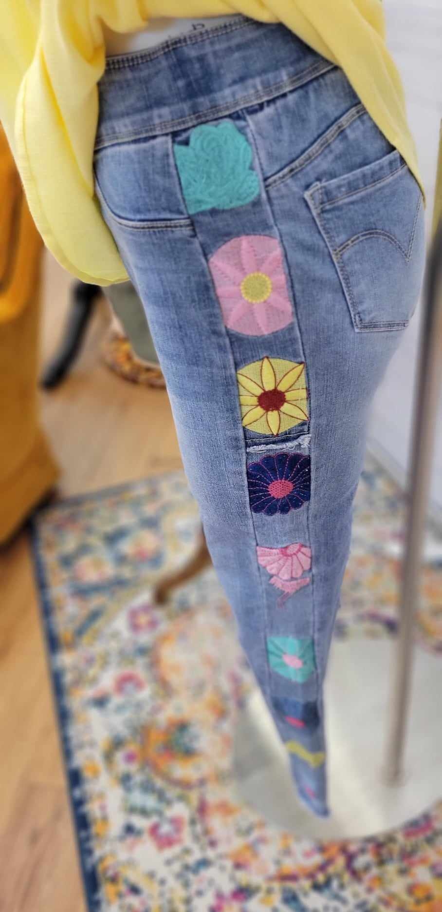 Coco & Carmen Skinny Capri Jeans W/ Floral Side Embroidery