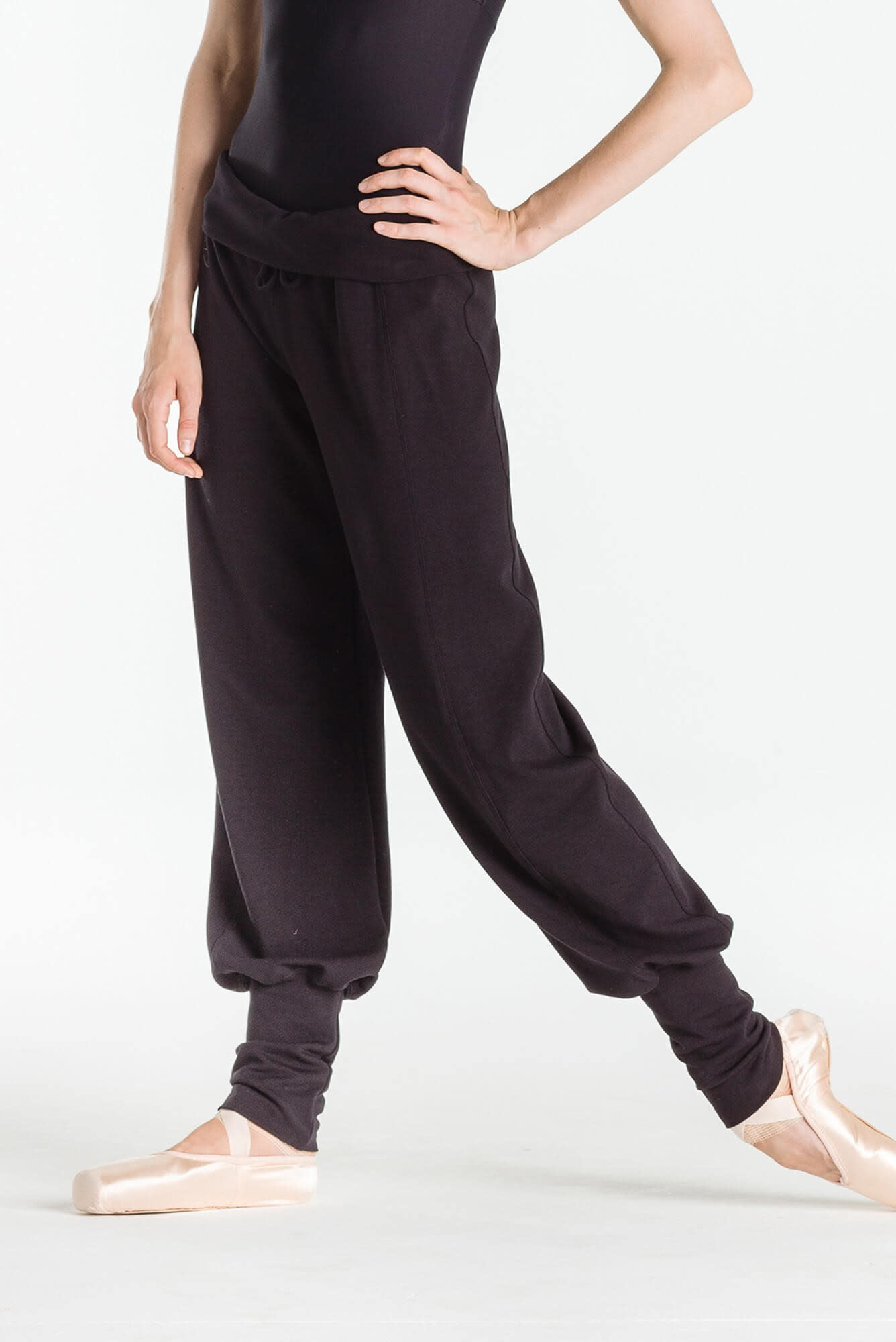 Wear Moi OPUS-Warm-Up Pants With Fitted Ankle