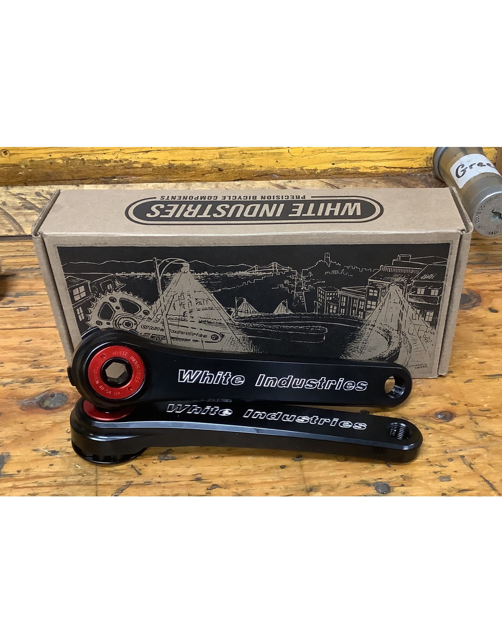 White Industries White Industries A30 Crankset 165mm Black With Red Extractor Cap