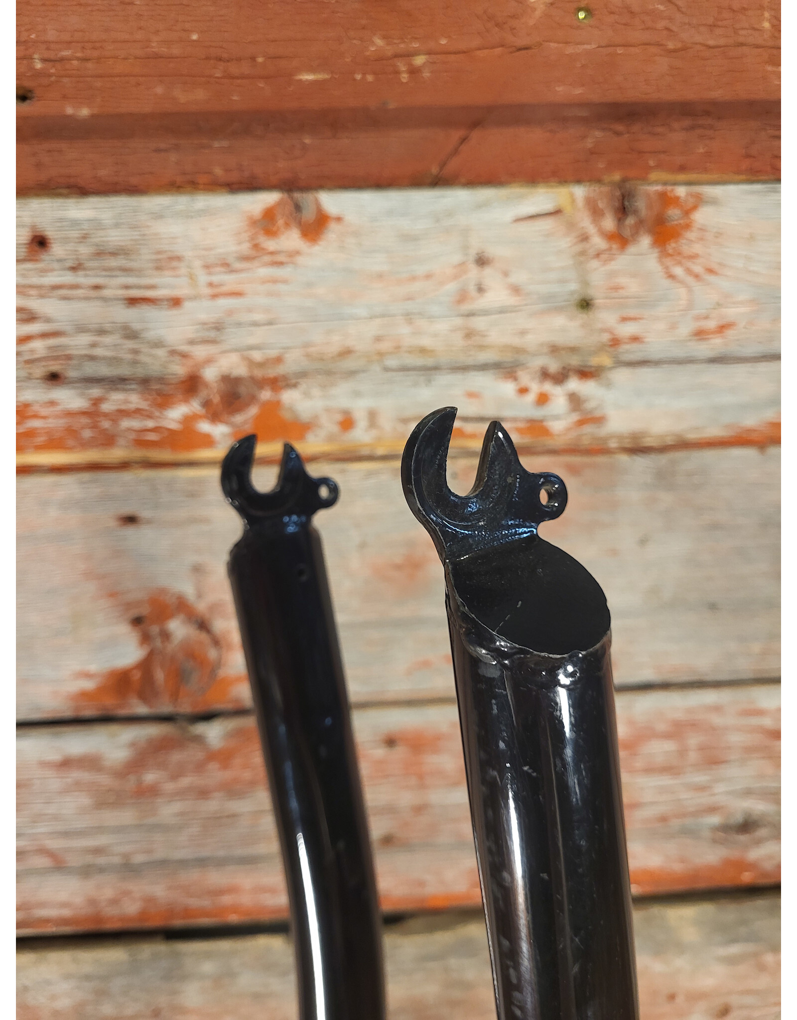 1 1/8" Threaded 26" Mountain Fork With Brake Posts Black 165mm Steerer