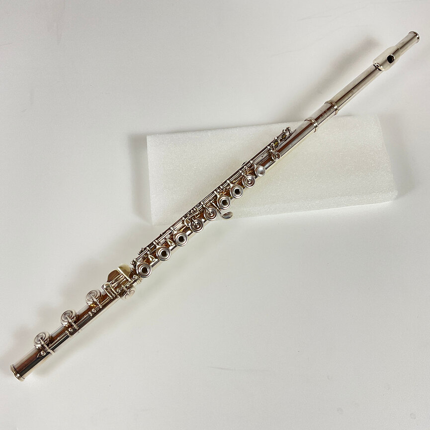 Used Yamaha YFL-581 Flute (SN:054176)
