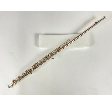 Used Yamaha YFL-881 C Flute (SN: 2748)