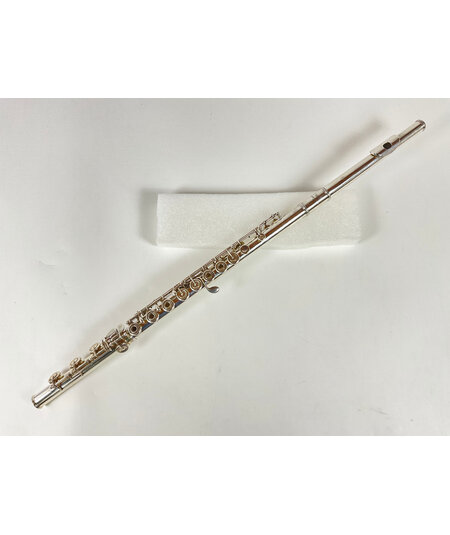 Used Yamaha YFL-881 C Flute (SN: 2748)