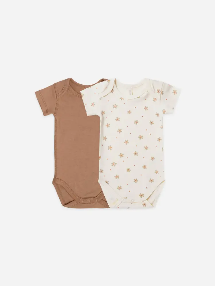 Quincy Mae - QM Quincy Mae - Short Sleeve Bodysuits in Clay & Dotty Floral