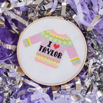 Cotton Clara - COCL I heart Taylor Swift Sweater Hoop Cross Stitch Kit
