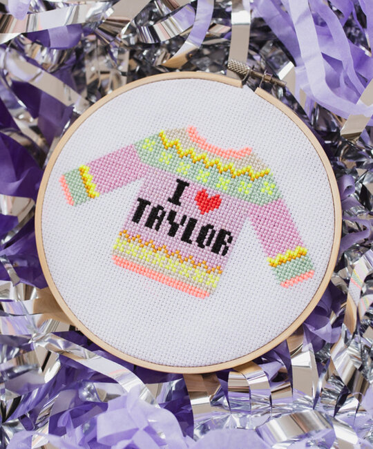 Cotton Clara - COCL I heart Taylor Sweater Hoop Cross Stitch Kit