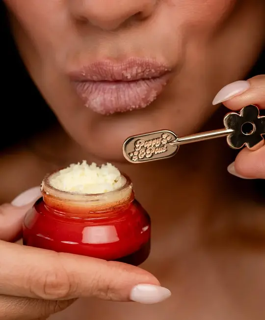 Poppy & Pout - PAP PAP AP - Candy Cane Fluff Lip Mask +  Gold Daisy Spatula