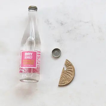 Creative Co-Op - CCO CCO HG - Metal Lemon Slice Shaped Bottle Opener