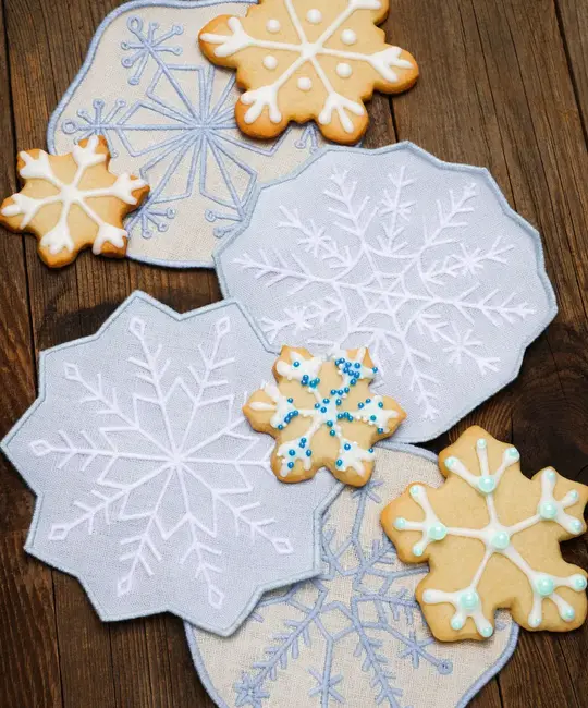 Piecework Puzzles - PIEP PIEP HGKL - Snowflake Linen Cocktail Napkin Set of 4