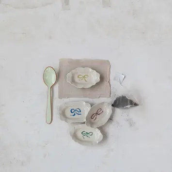 Creative Co-Op - CCO CCO HG - Small Scalloped Edge Dish with Bow, Assorted Colors